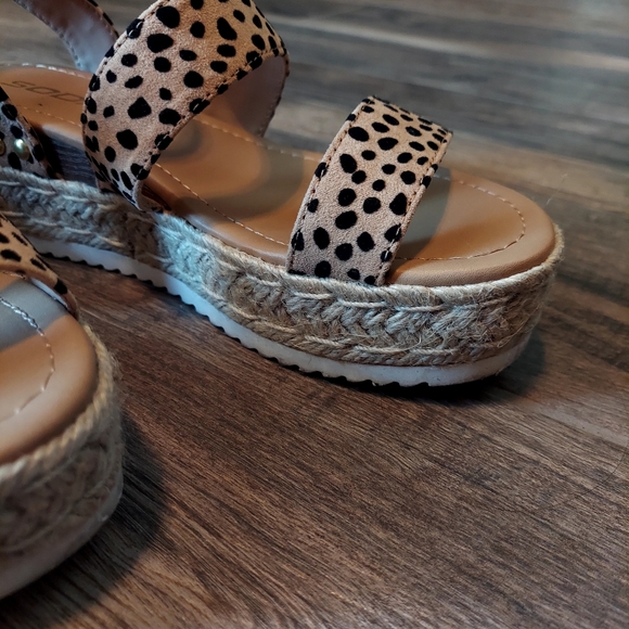 SODA Women's Animal Print Cheetah Espadrille Sandals - Picture 7 of 9
